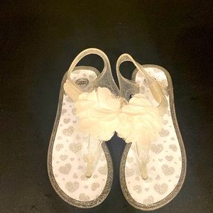 Wonder nation Sandler kids size 9